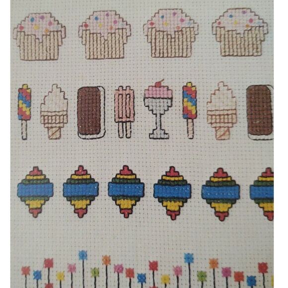 Mini Motif Borders 1983 Chicks, Ladybugs, Ducks, Bees, Cupcakes Hearts, Piano - Picture 3 of 7